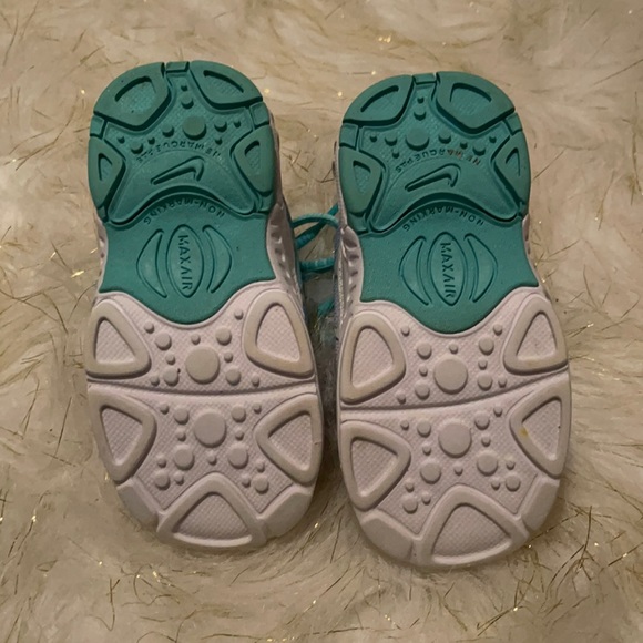 Nike | Unicorn | size 4c - Picture 5 of 10